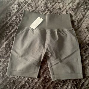 Charcoal Niykee shorts size L . Naturyl by Niykee Heaton NBK. NWT New With Tags